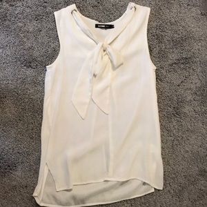 Super stylish white blouse!